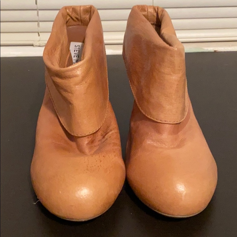Steve Madden slip on tan leather booties